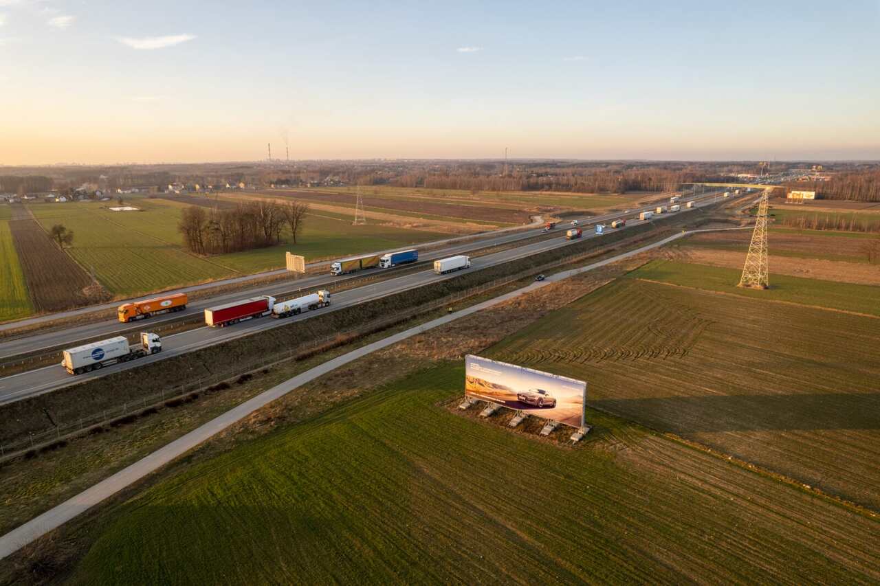Kampania reklamowa Jaguar przy autostradzie