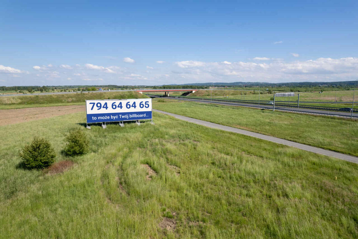 Reklama przy autostradzie do wynajęcia